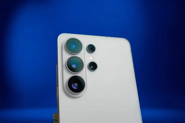 Samsung rolls out One UI 9 (Android 17) to the Galaxy S26 series