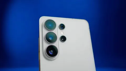 Samsung rolls out One UI 9 (Android 17) to the Galaxy S26 series