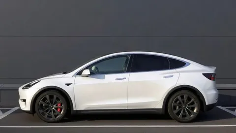 Tesla Model Y L: first US deliveries get underway