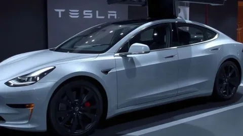 Tesla Stock Drops 6% as Cybercab Launch Underwhelms Wall Street