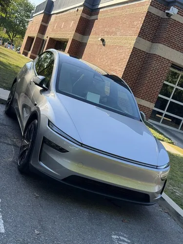 Tesla Model Y L : les premières livraisons américaines commencent
