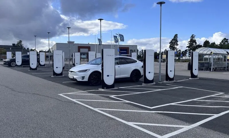Tesla Superchargers: 85k Stalls + 69M Q3 Sessions Oct 2026